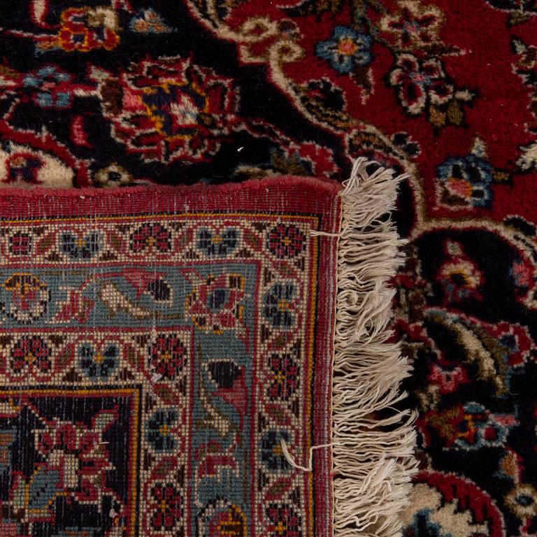 An old Isfahan carpet ca 402 x 296 cm.