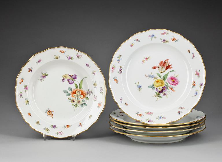 TALLRIKAR, sex stycken (5+1), porslin. Meissen, omkring 1900.