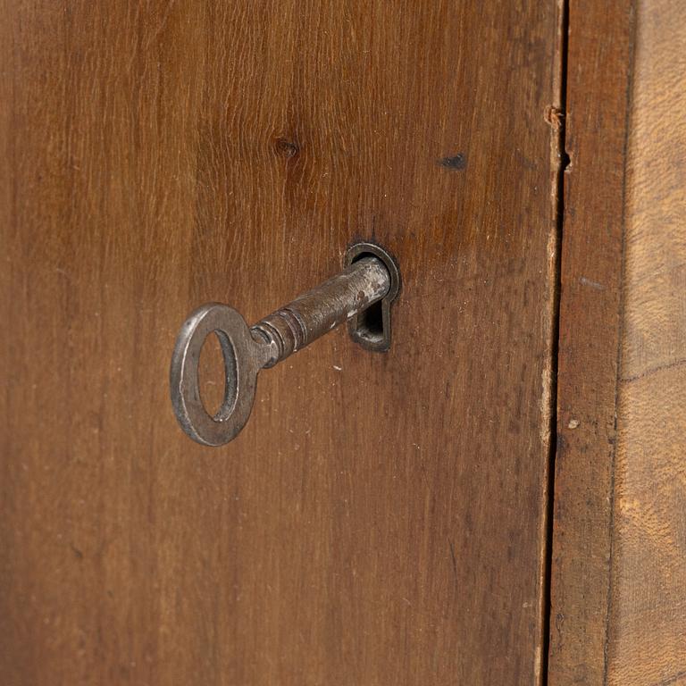 Väggskåp, ett par, empirestil, omkring år 1900.