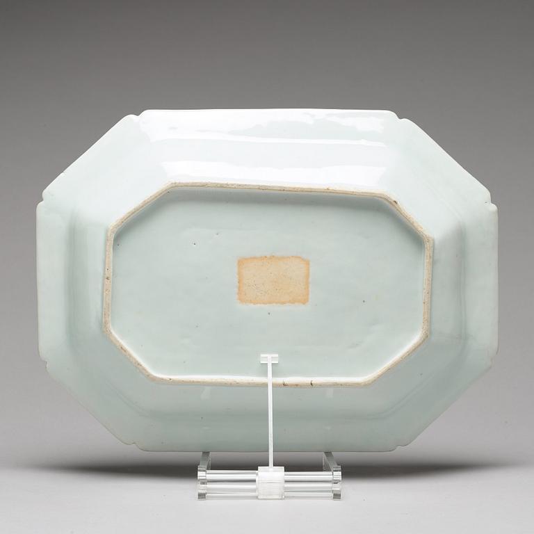 A blue and white tureen with cover and similar stand, Qing dynasty, Qianlong (1736-95).