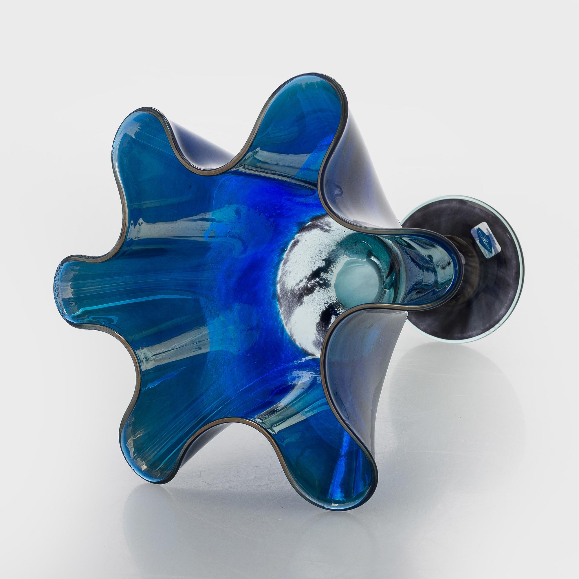 Oiva Toikka, an art glass, signed Oiva Toikka Nuutajärvi Notsjö 1988.
