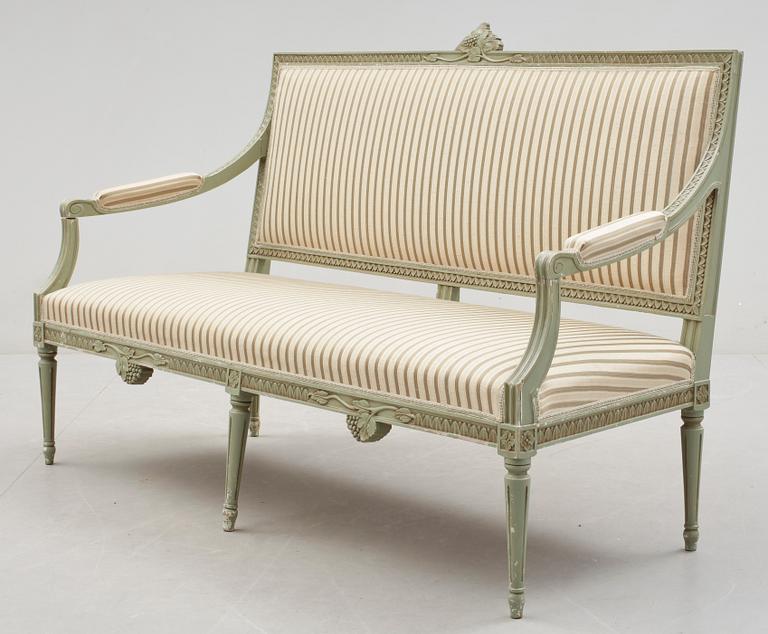 SOFFA samt BORD, gustaviansk stil, 1900-tal.