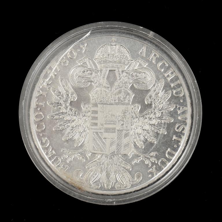 MYNT/HÄNGE, 1+1 st, silver Maria Theresia, Österrike 1780 samt modern tillverkning..