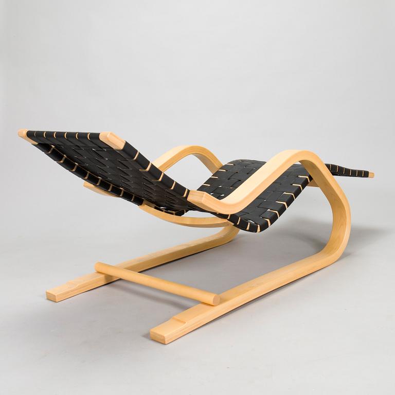 Alvar Aalto, A 1980's chaise Lounge '43' for Artek.