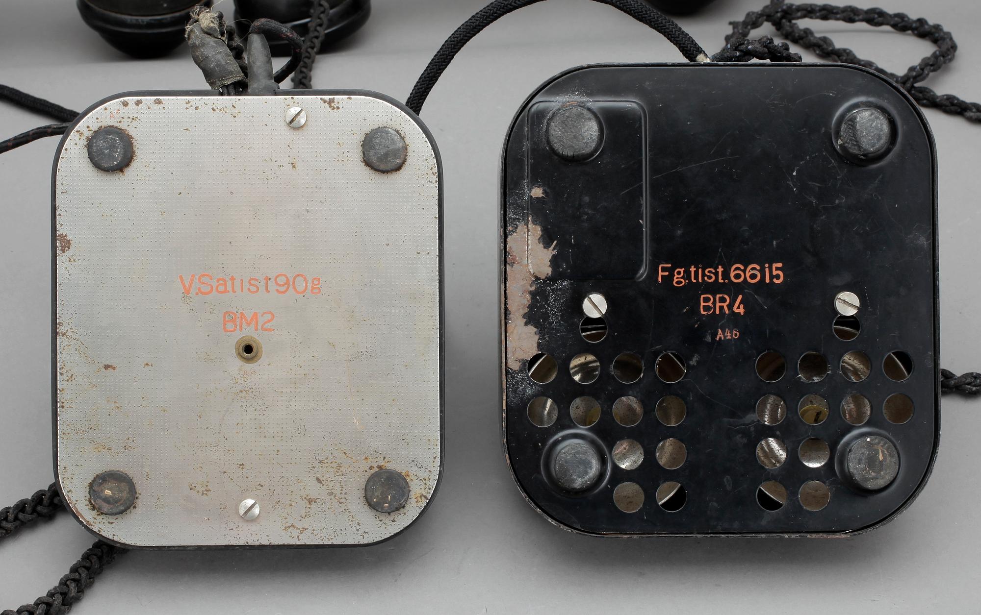 TELEFONER, 2 stycken, Siemens, 1900-tal.