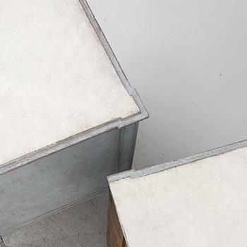 Chests of drawers, a pair, Gustavian style, 19th century.