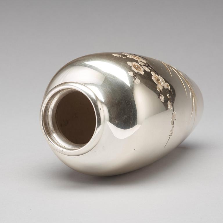 A Japanese silver vase, first half of 20th Century.