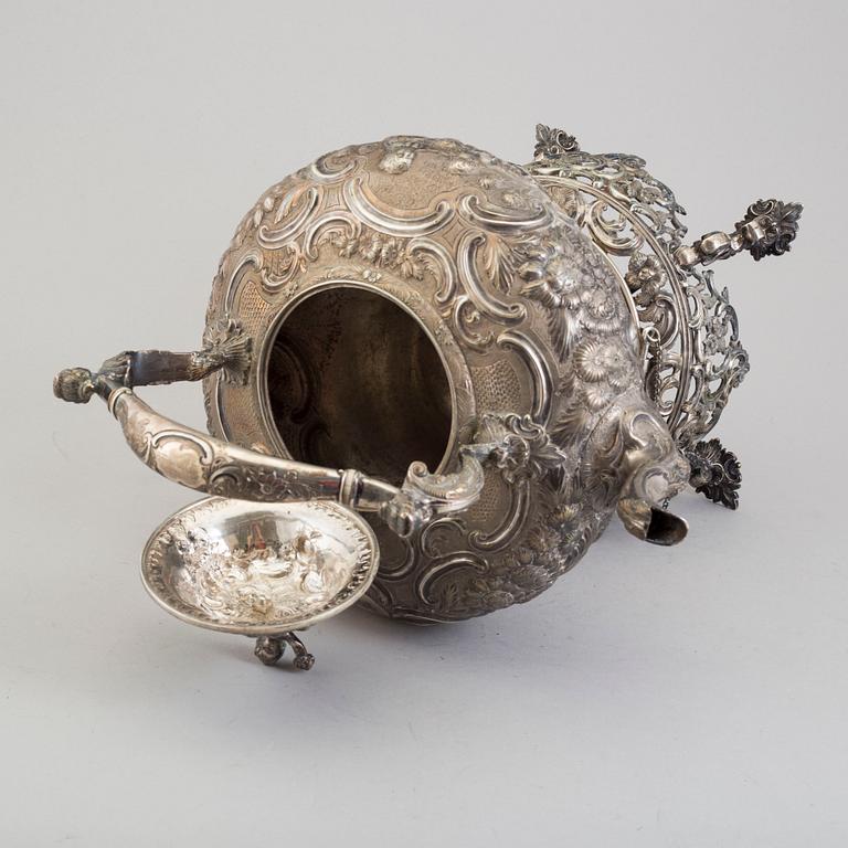 An 1823 silver samovar, probably by Joseph Angell, London, 1823.