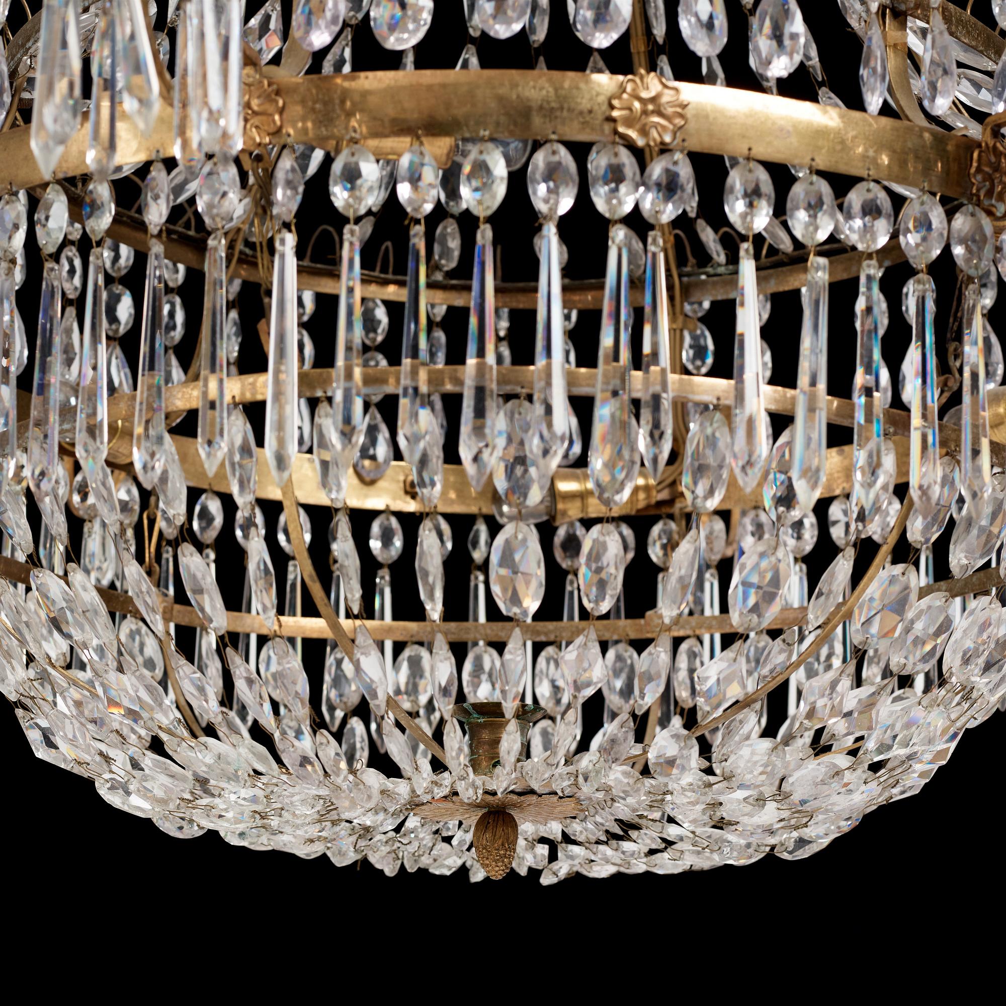 Ljuskrona, för sju ljus, från omkring år 1800, Sengustaviansk.