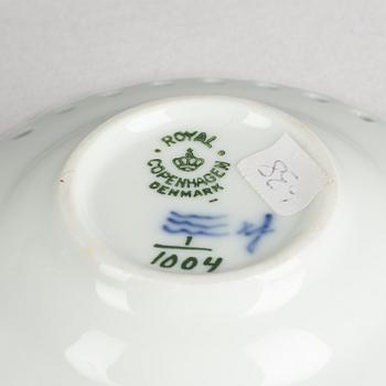 A 'Blue Fluted' porcelain egg stand and a pair of small dishes, Royal Copenhagen, model 543 and 1004, 20th century.