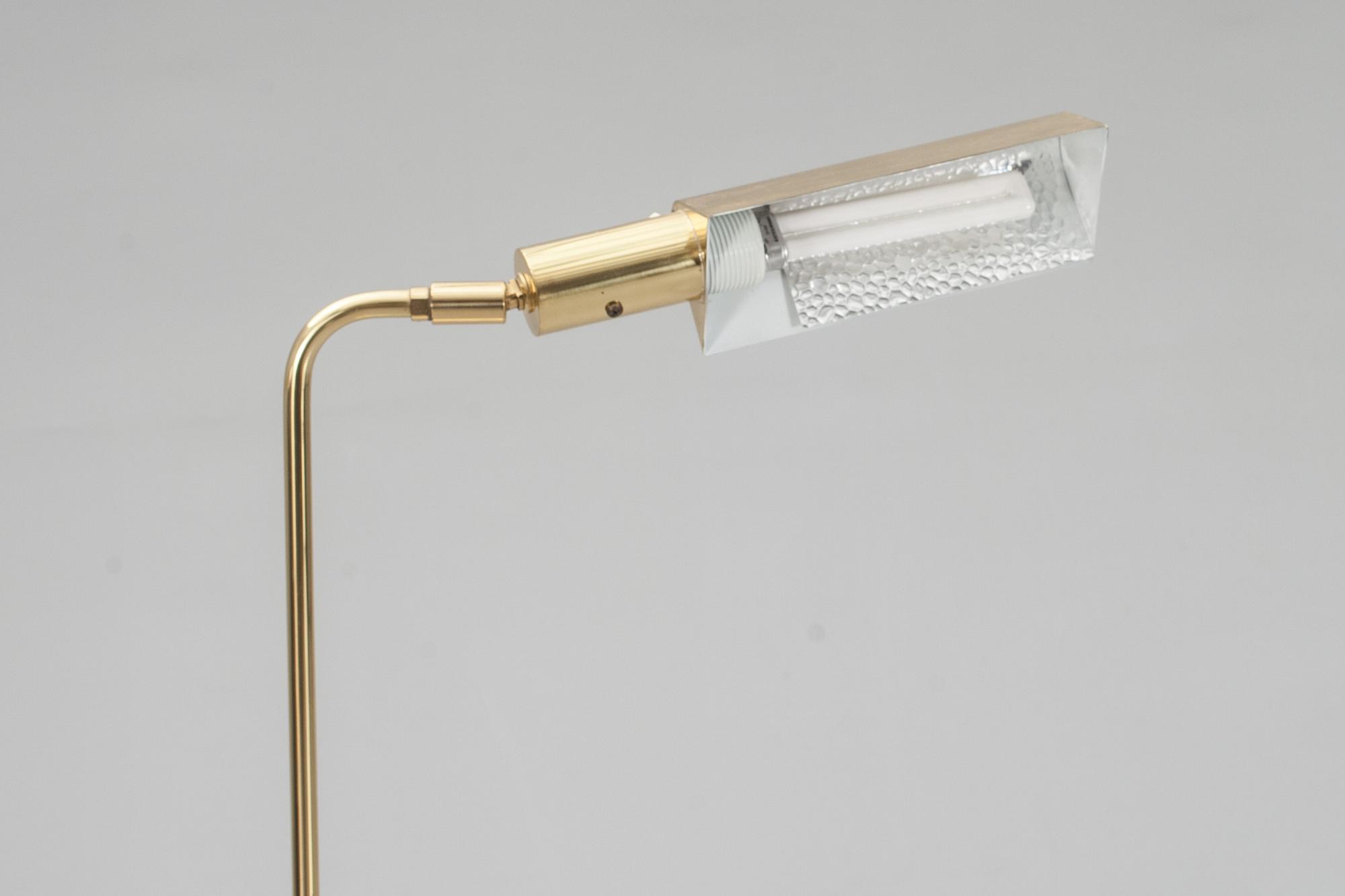 GOLVLAMPA, läslampa. 1900-talets andra hälft.