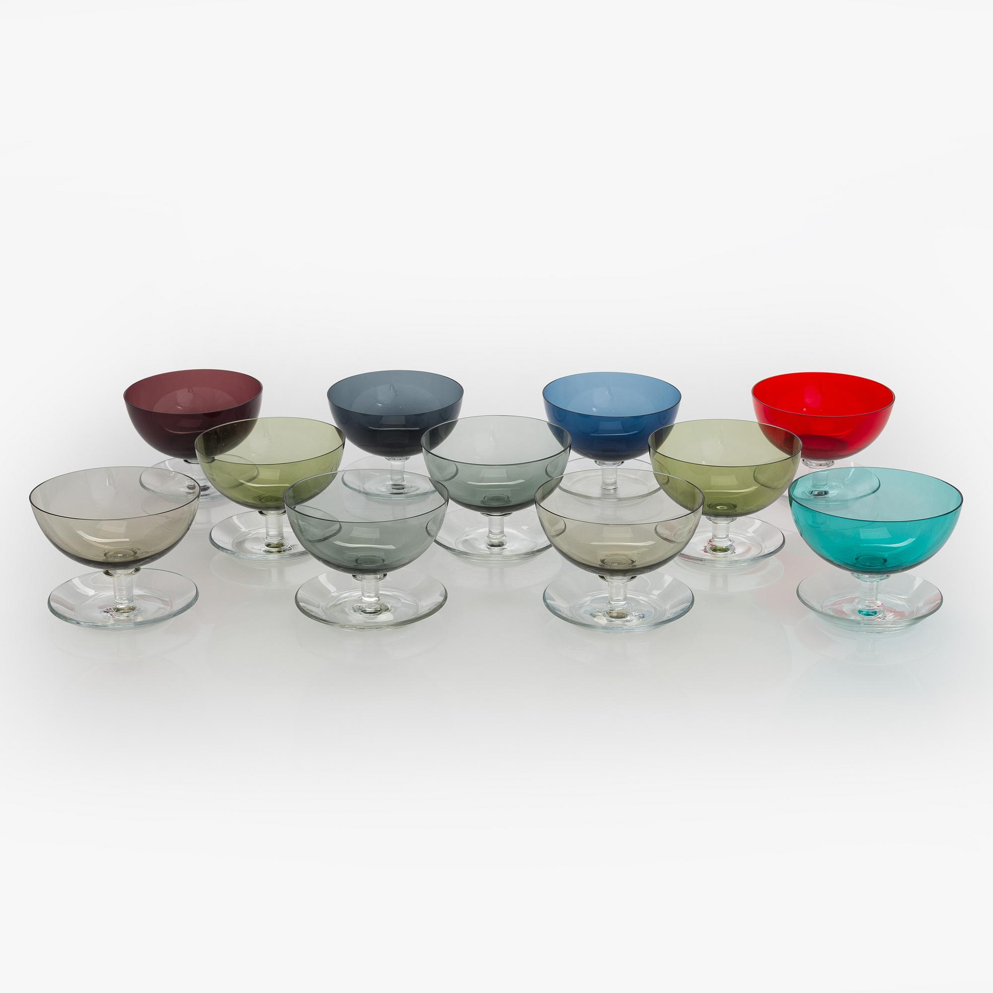 Saara Hopea, an 11-piece set of 1950s/60s dessert bowls, model 1344. Nuutajärvi Notsjö Finland.