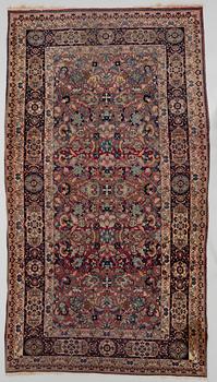 Carpet, Tabriz, 288 x 160 cm.