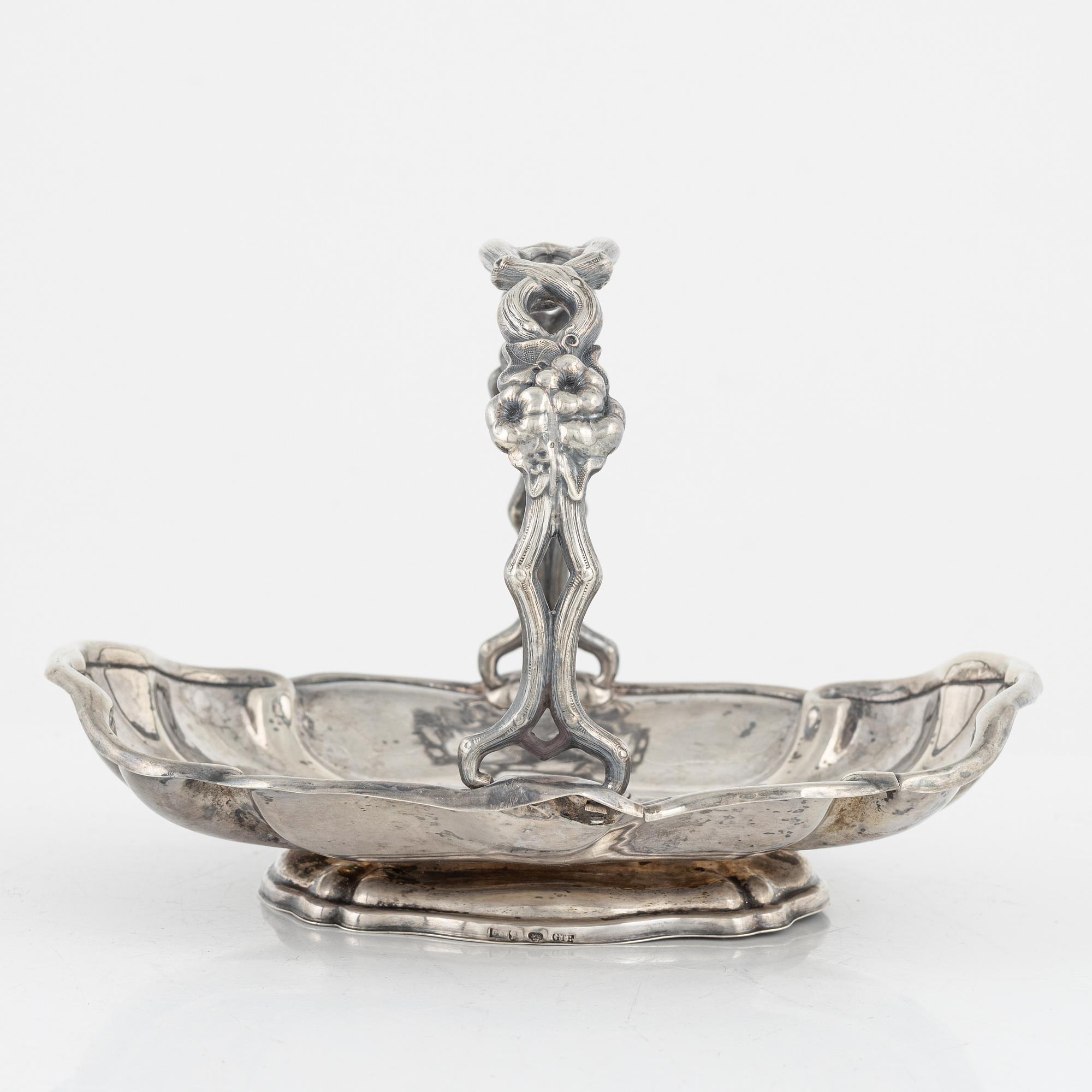 Gustaf Theodor Folcker, konfektkorg, silver, Stockholm 1857.