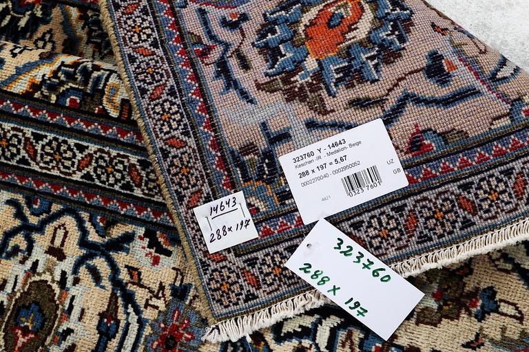 Matta, Keshan, ca 288 x 197 cm.