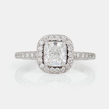 676. A cushion-cut 1.04 cts D/IF according to GIA cert, pavé set diamonds 0.45 ct in total, ring.