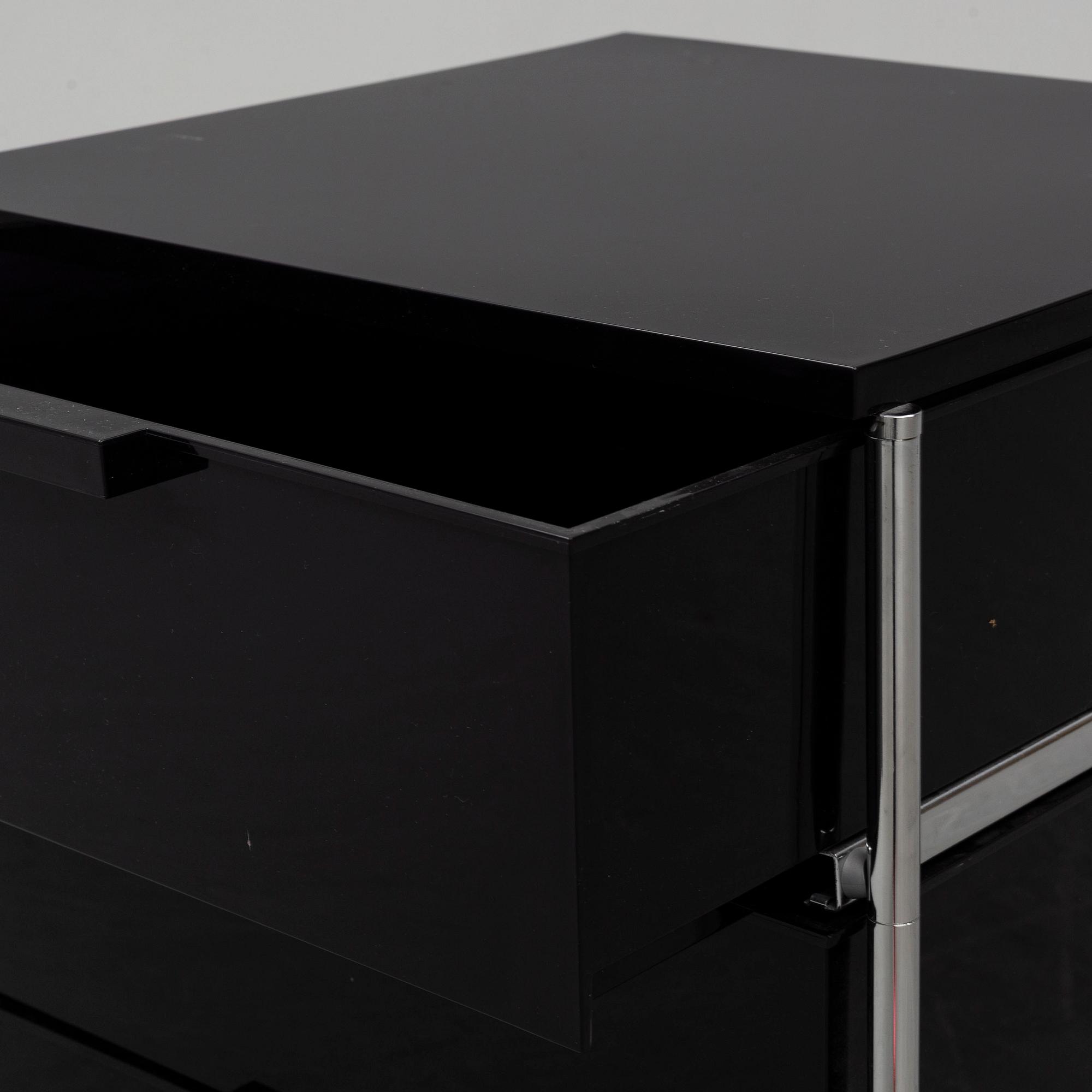 ANTONIO CITTERIO & OLIVER LÖW, a 'Mobil" container for Kartell.