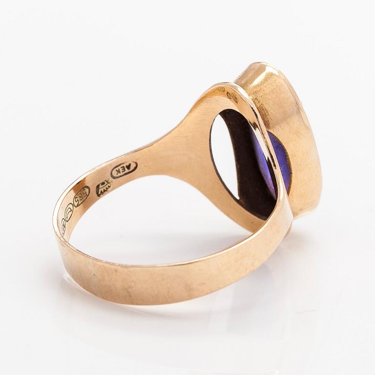 A 14K gold ring with amethyst, Helsinki 1965.