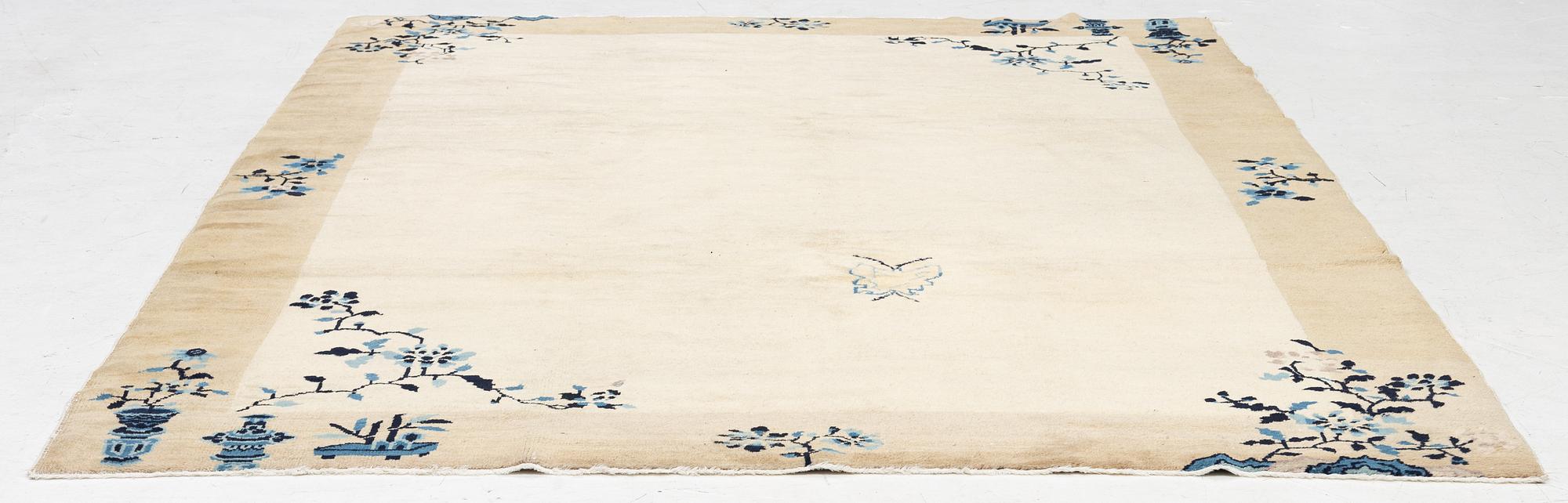 Matta, semiantik Kina, ca 267 x 185 cm.