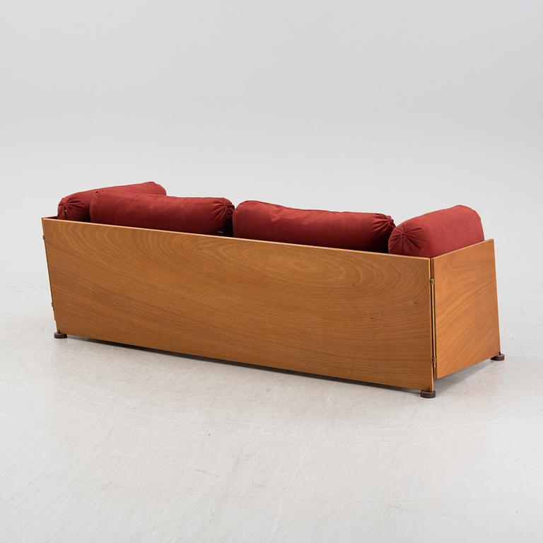 Torbjörn Ahlström, a sofa.