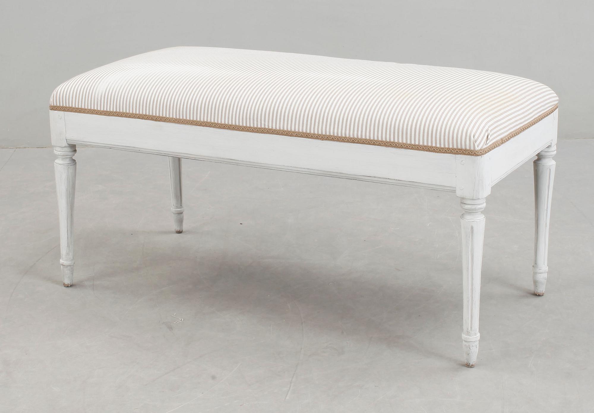 BÄNK. Gustaviansk stil. 1800/1900-tal.