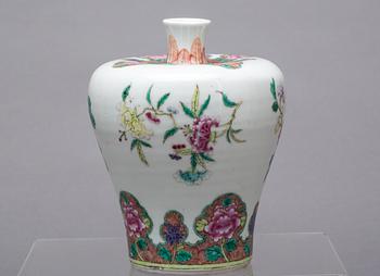 VAS, porslin, Kina, 1900-tal.