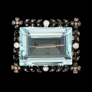 A BROOCH, facetted aquamarine, old and rose cut diamonds, 14K gold, silver.