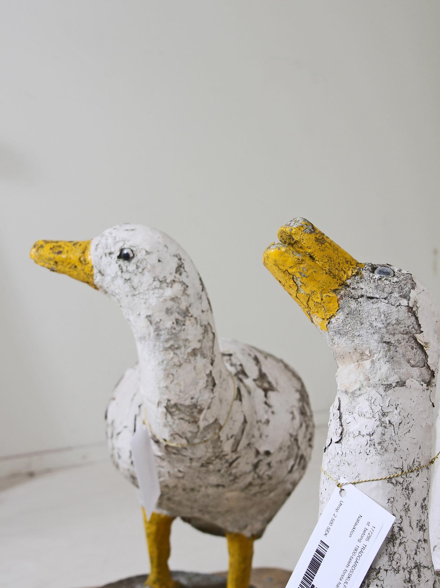 TRÄDGÅRDSSKULPTURER, 2 st, betong, 1900-talets första hälft.