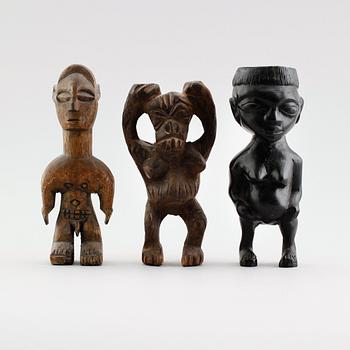 FIGURER, 3 st, skuret trä, Afrika.