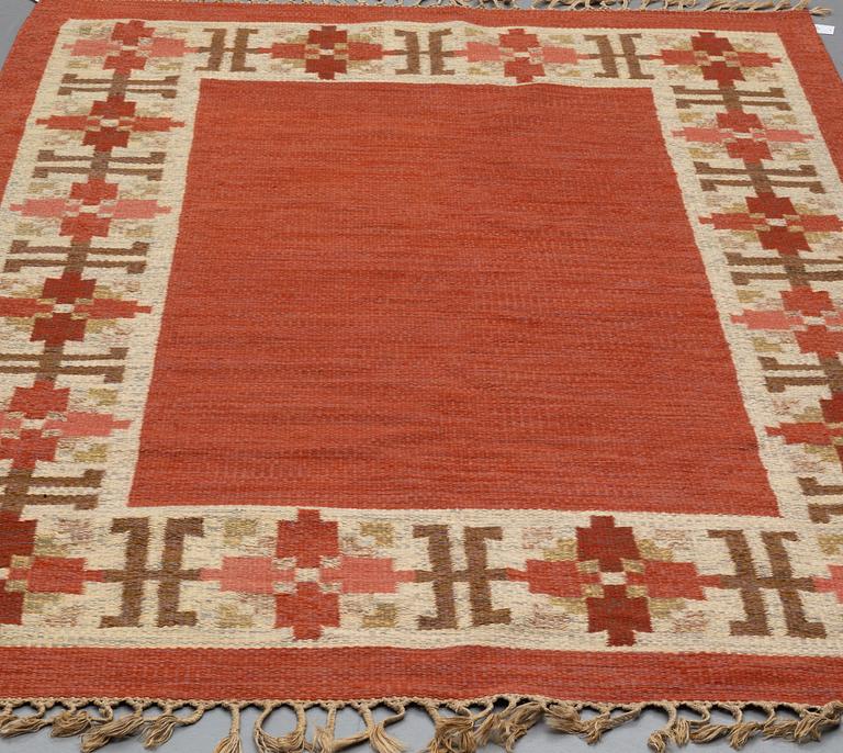 A CARPET, "Klostergård", flat weave, ca 248-249 x 162-164 cm, signed FF (Swedishdesign: the company AB Fredrik Fiedler).