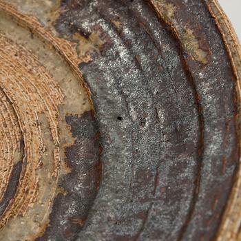 Annikki Hovisaari, skålfat, chamotterat stengods, signerad AH Arabia.