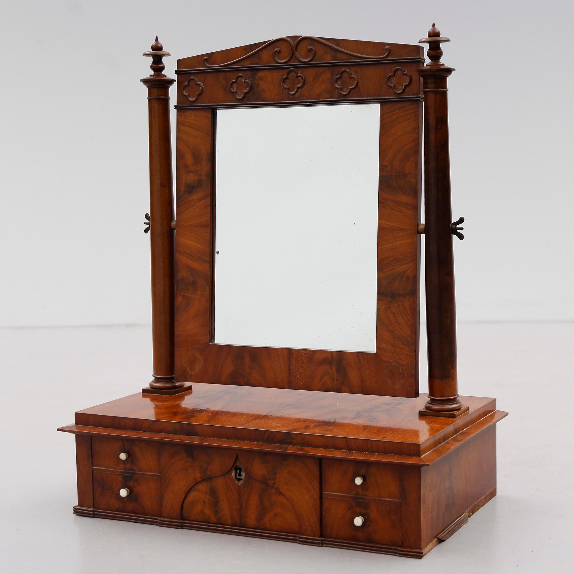 TOALETTSPEGEL, Karl Johan, 1800-talets mitt.