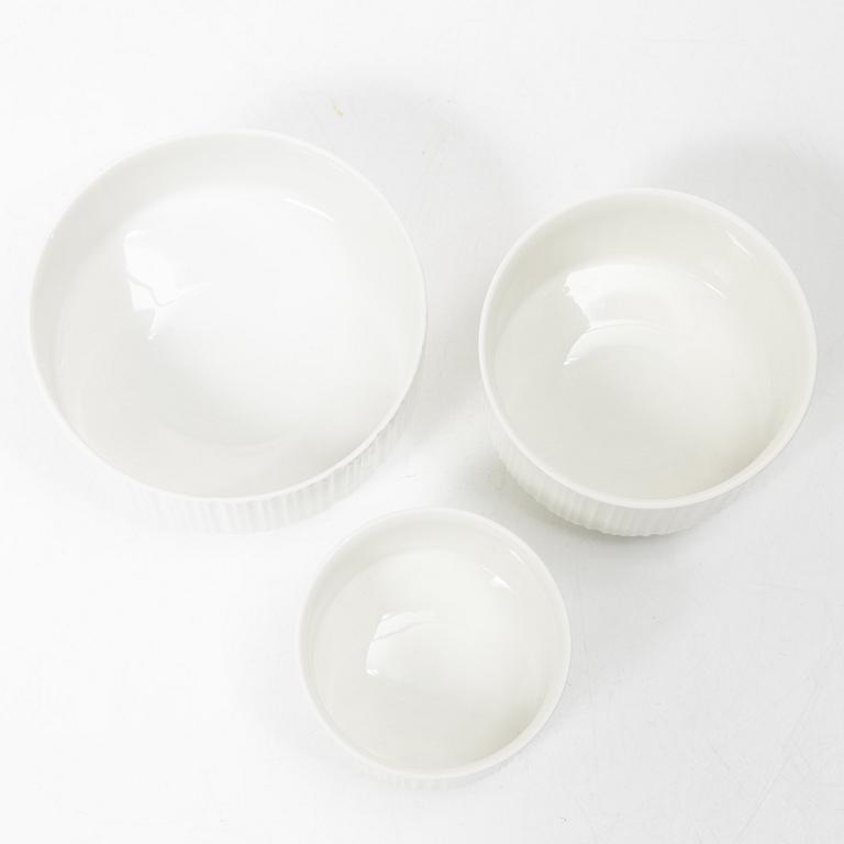 Tapio Wirkkala, A dinner service, 81 pieces, porcelain, “Variation”, Rosenthal Studio-line, designed in 1962.