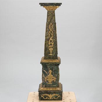Piedestal, marmor, 1900-talets andra hälft.