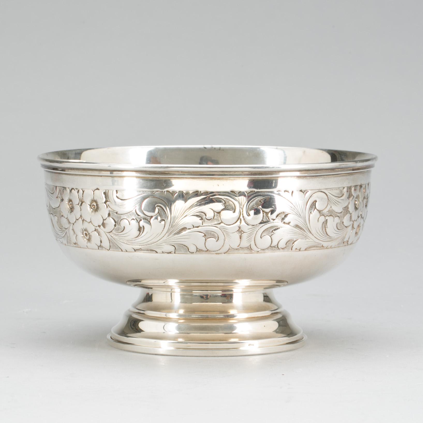 SKÅL PÅ FOT, sterlingsilver, utländska stämplar. 1900-talets första hälft. Vikt c:a 340 g.