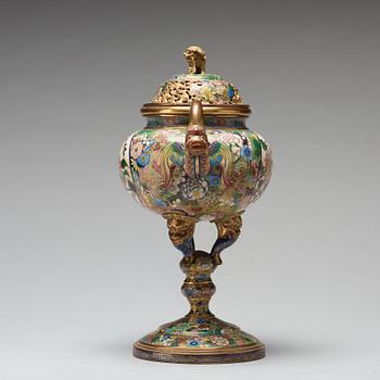 A cloisonné censer with cover, Qing dynasty, circa 1900.