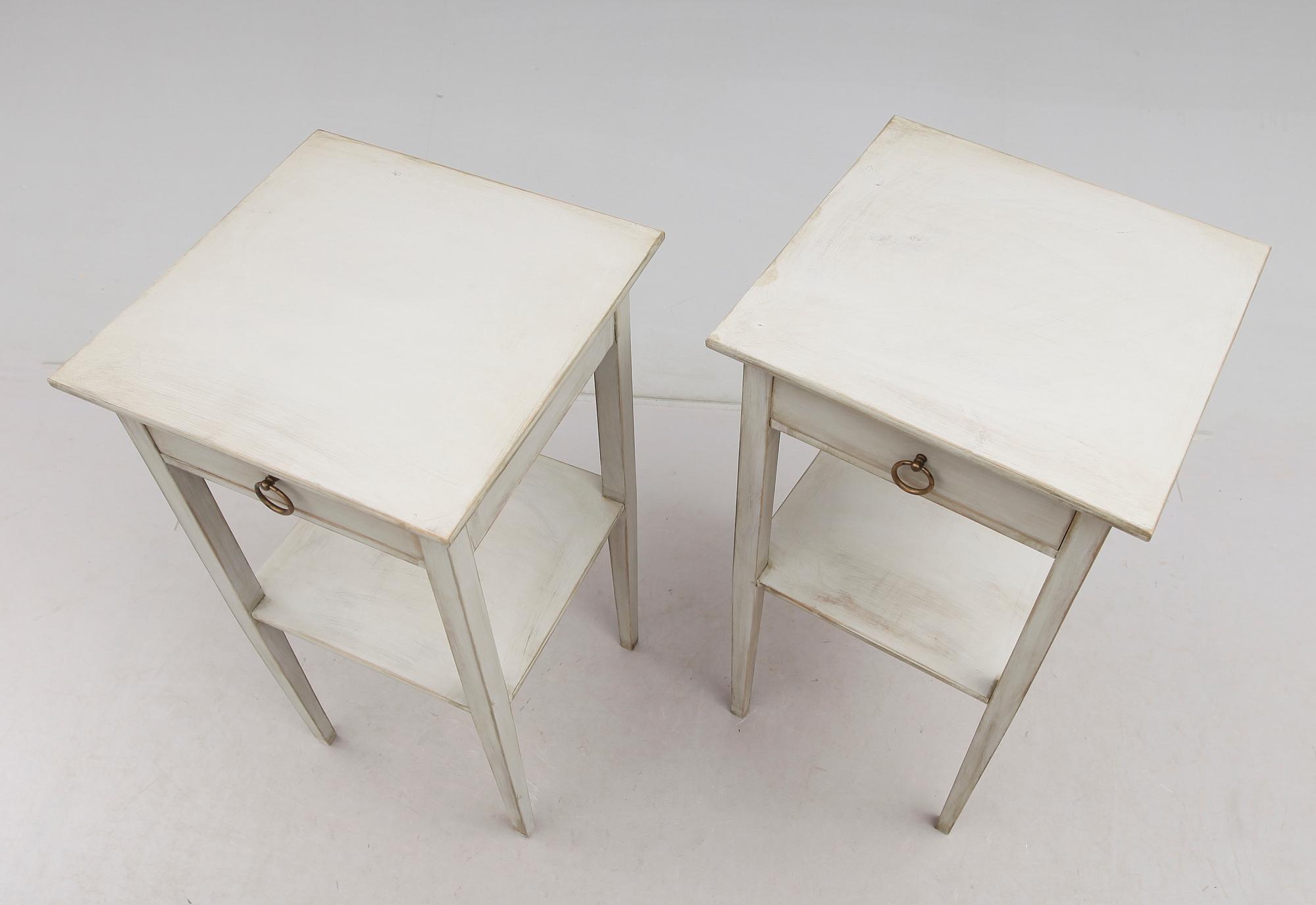 SÄNGBORD, 1 par, 1900-talets första hälft.