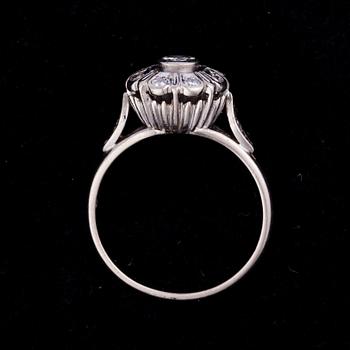 RING, 18K vitguld, diamanter tot. ca 0,30 ct. Kultakeskus 1980. Vikt ca 4 g.