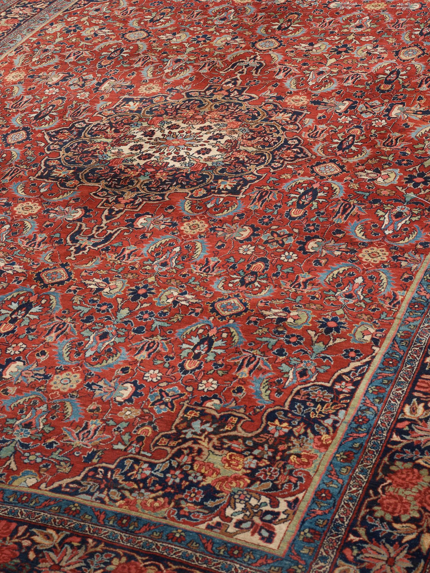 SEMI-ANTIQUE BIDJAR. 364 x 266 cm.