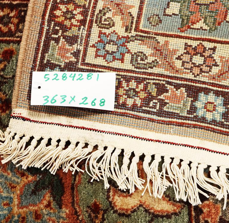 Matta, orientalisk, ca 363 x 268 cm.