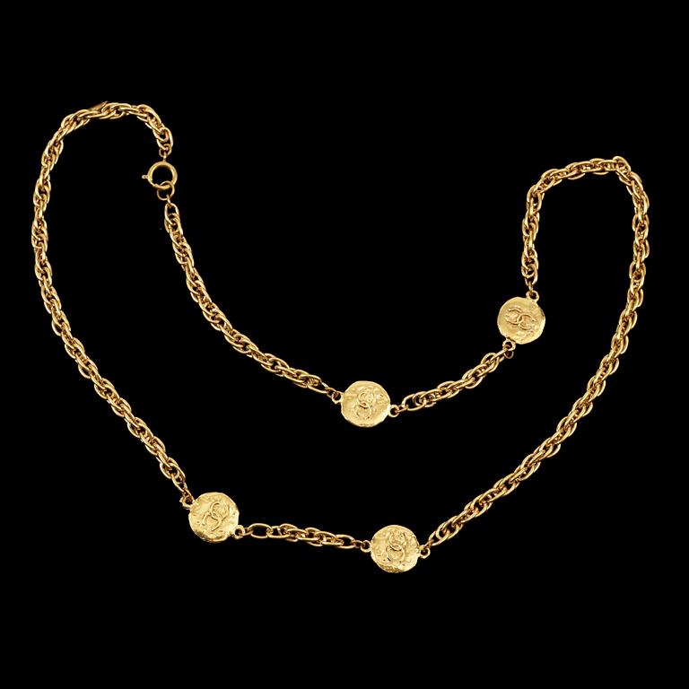 A 1980s necklace by Chanel.