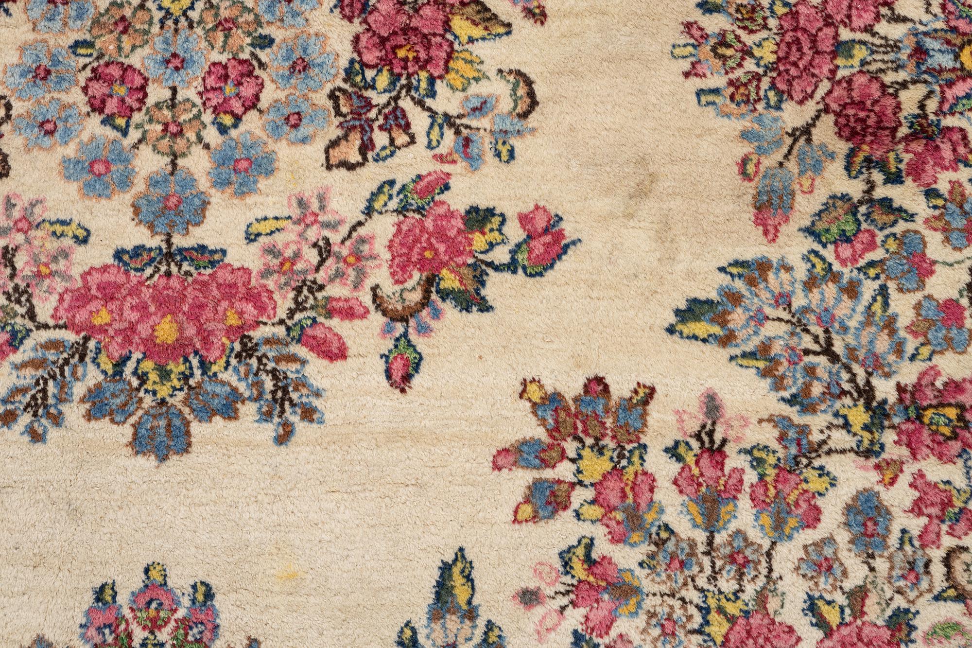 Carpet, Kirman, approx. 290 x 210 cm.