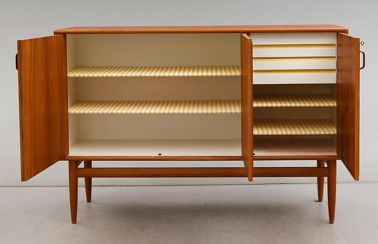 SIDEBOARD, Bertil Fridhagen, Bodafors, 1900-talets mitt.