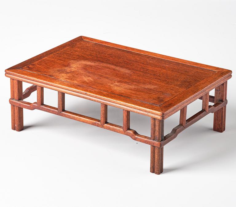 A small huanghuali low table, 'Kangzhou', Qing dynasty, 19th century.