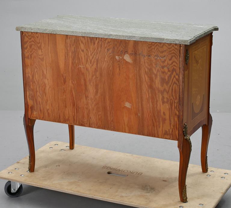 BYRÅ, sk Hauptkopia, gustaviansk stil, omkring 1900-talets mitt.