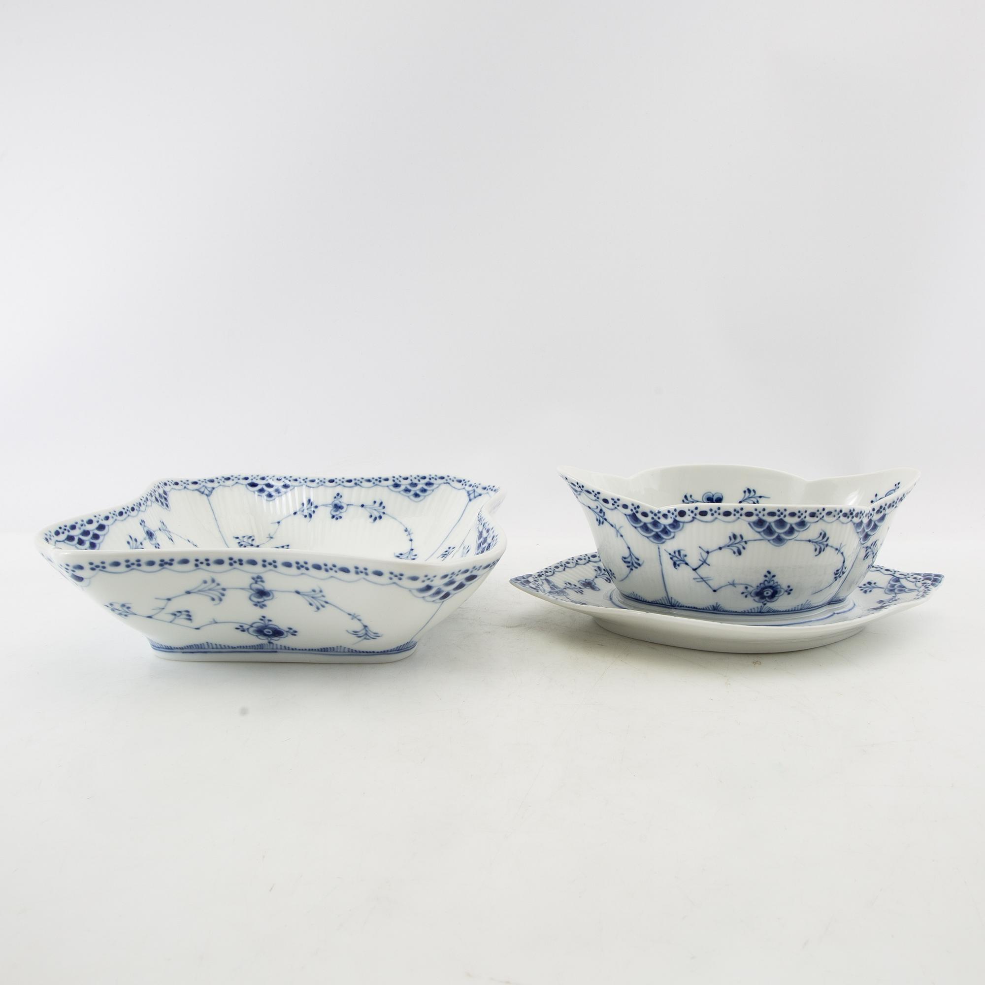 Royal Copenhagen, servis, 92 delar, "Musselmalet halvblonde" , Royal Copenhagen, Danmark.