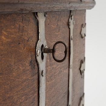 An 18th/19th Century Oak Casket.