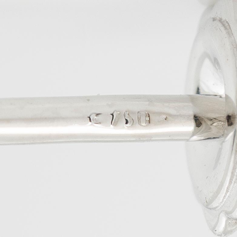 Earrings, 18K white gold with brilliant-cut diamonds.