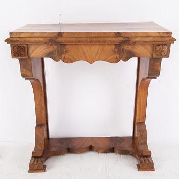 A mirror and console table, first half of the 19th century.
