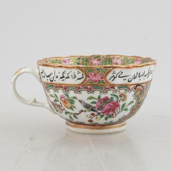 A Canton porcelain cup for the Islamic market, Qing dynasty, 19th century.